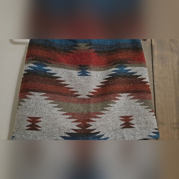AMERICAN EAGLE Aztec print wool blend mini skirt. Size 0 - Picture 4 of 9